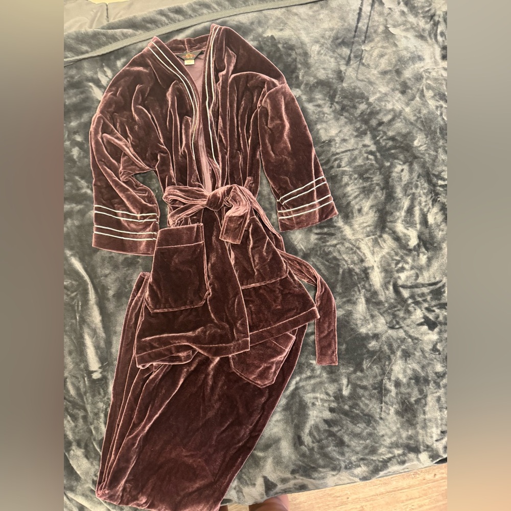 Majestic Velvet pajamas in Deep Brown